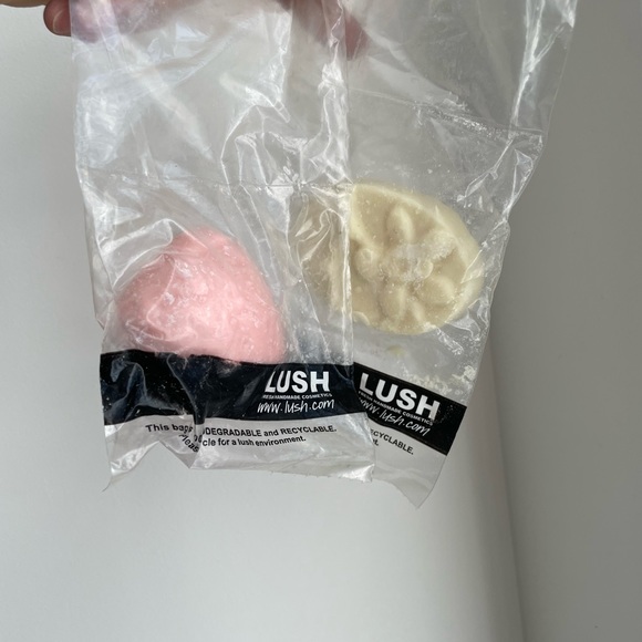 Lush mini strawberry and peach massage bar - Picture 1 of 1